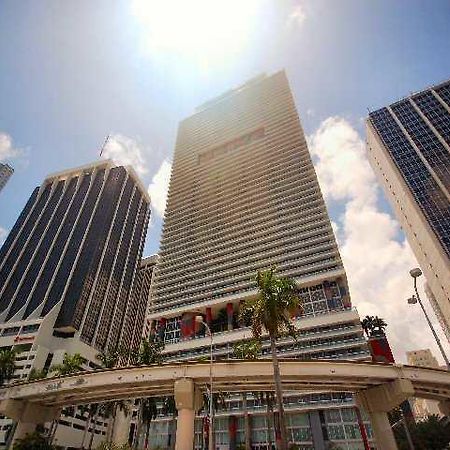 Luxury Apartments At 50 Biscayne Miami Exterior photo