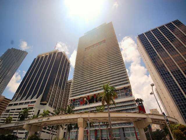 Luxury Apartments At 50 Biscayne Miami Exterior photo