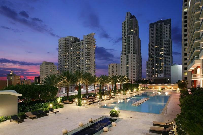 Luxury Apartments At 50 Biscayne Miami Exterior photo