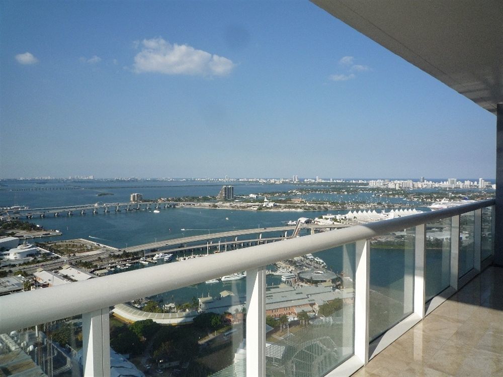 Luxury Apartments At 50 Biscayne Miami Exterior photo