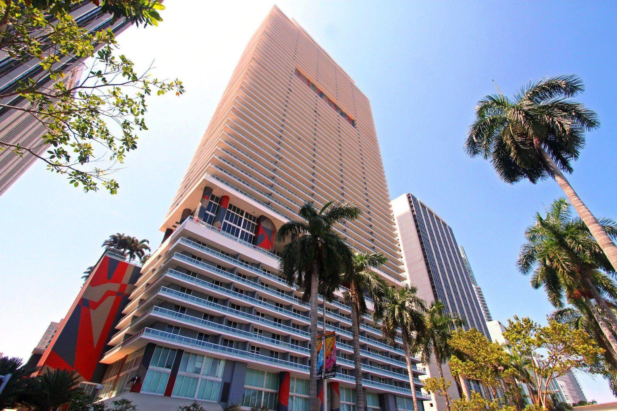 Luxury Apartments At 50 Biscayne Miami Exterior photo